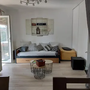  Hébergement de vacances Tranquille Dans La Cité Du Mimosa - Axelle Loc'appart France